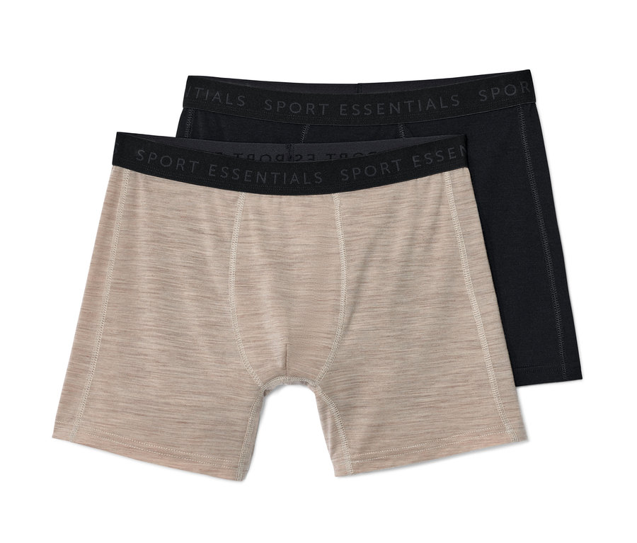 Dwie pary beżowych bokserek funkcyjnych z wełny merino leżą na sobie.