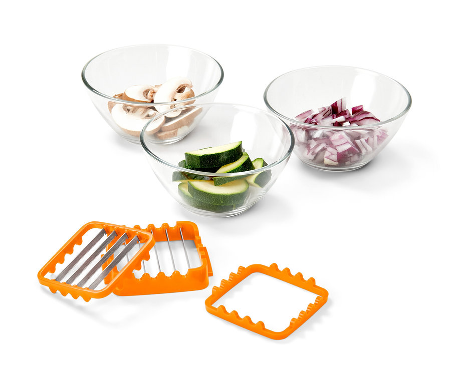 Nicer Dicer Quick XXL, 4-częściowy z pokrojonymi warzywami w miskach.