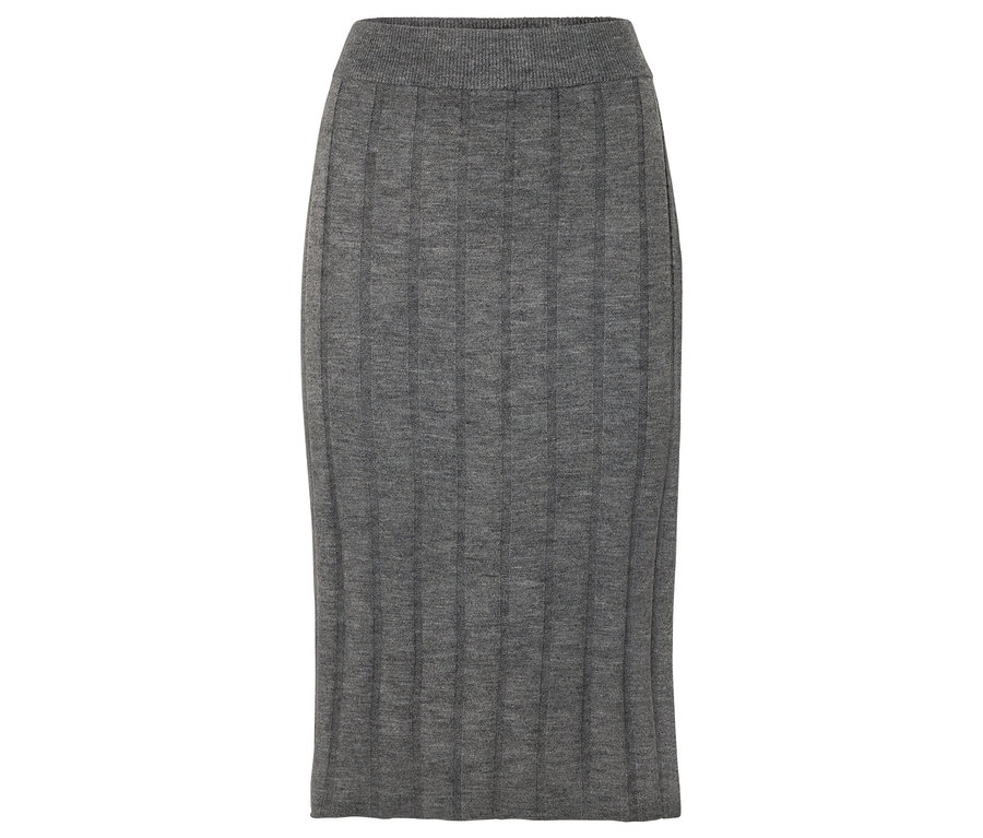Szara, dzianinowa spódnica ołówkowa.