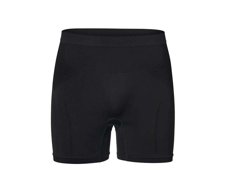 Czarne bokserki rowerowe na białym tle.