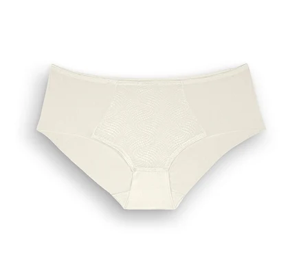 Figi typu hipster Triumph Essential „Minimizer Hipster X” w kolorze waniliowym.