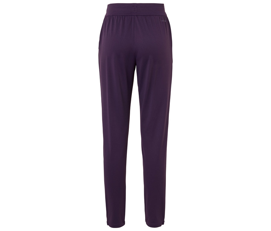 Widok z tyłu fioletowych spodni.