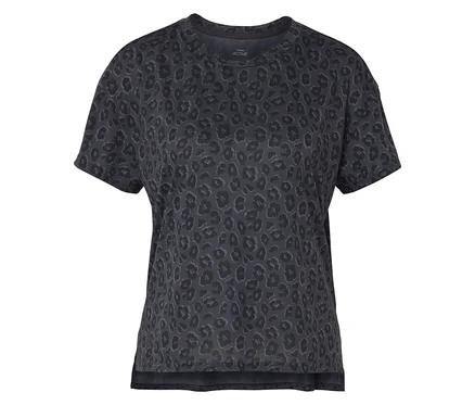 Czarny T-shirt z krótkim rękawem i zwierzęcym wzorem.