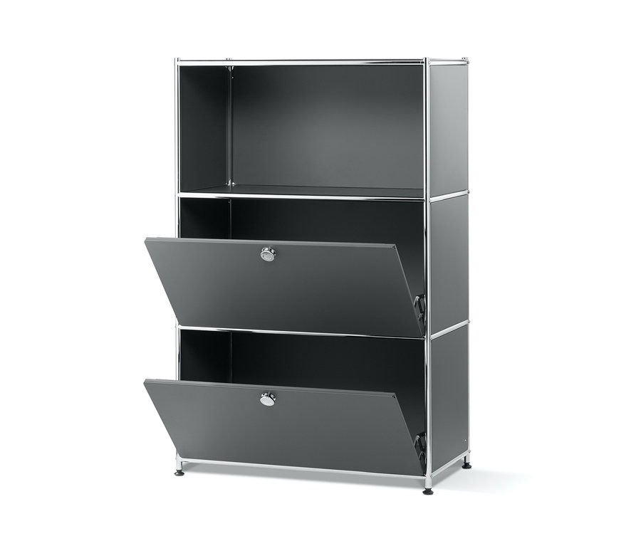 Metalowy regał z dwiema szarymi klapami.