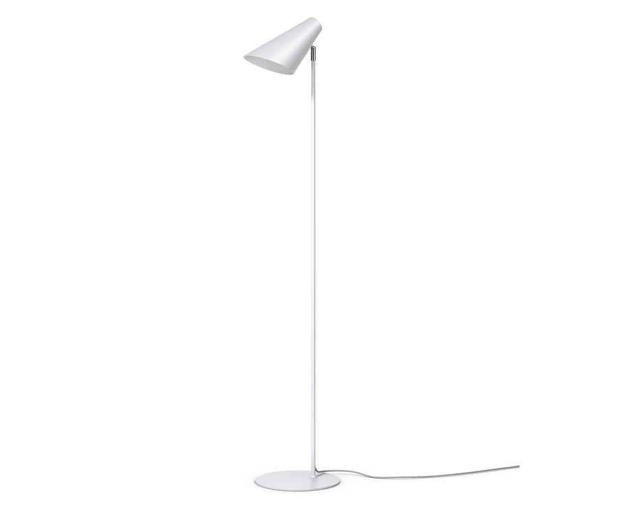 Biała metalowa lampa podłogowa »Cale« na białym tle.