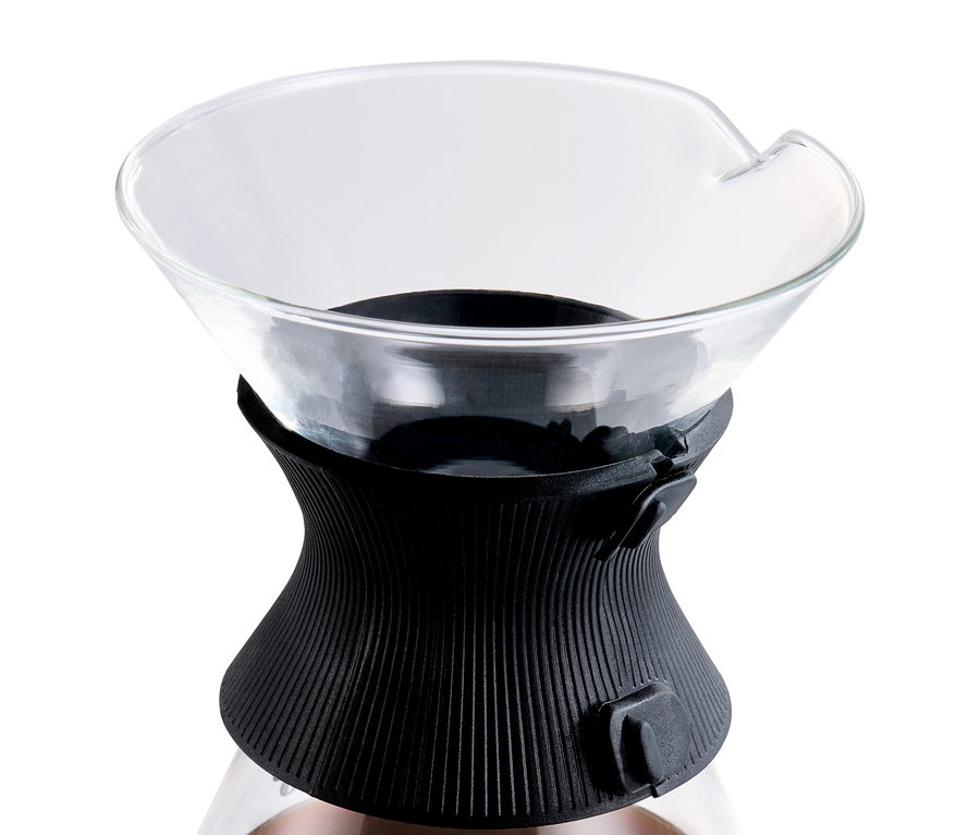 Szczegół szklanej karafki BEEM Pour Over, 0,75 l z czarnym plastikowym uchwytem.