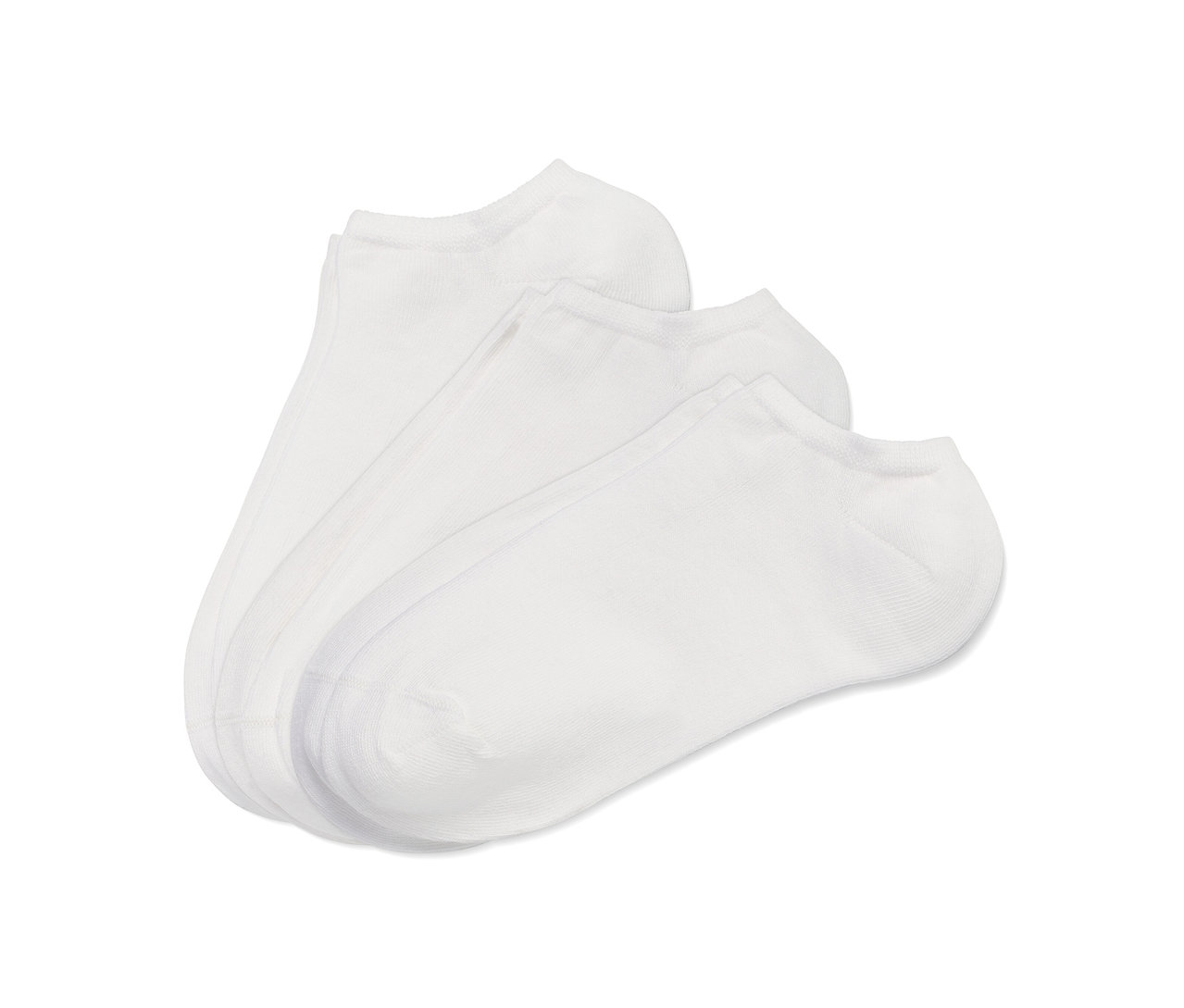 Trzy pary białych skarpet stopek leżą na sobie.