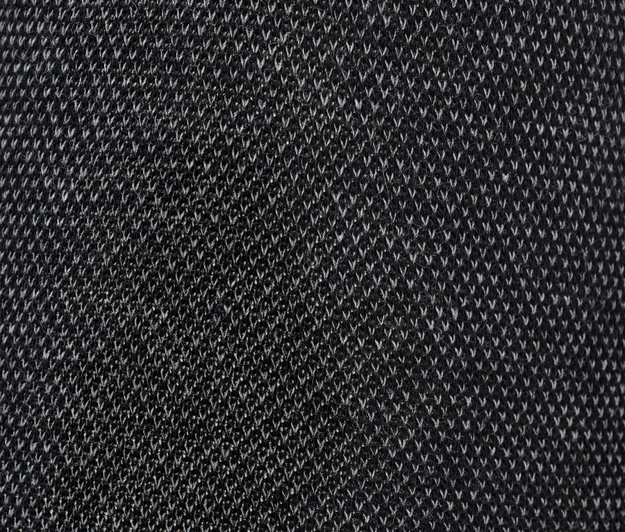 Zbliżenie na rajstopy ze strukturą.