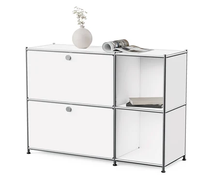 Biała metalowa szafka typu sideboard „CN3” z 2 klapami. Na górze wazon z kwiatami i czasopismo.