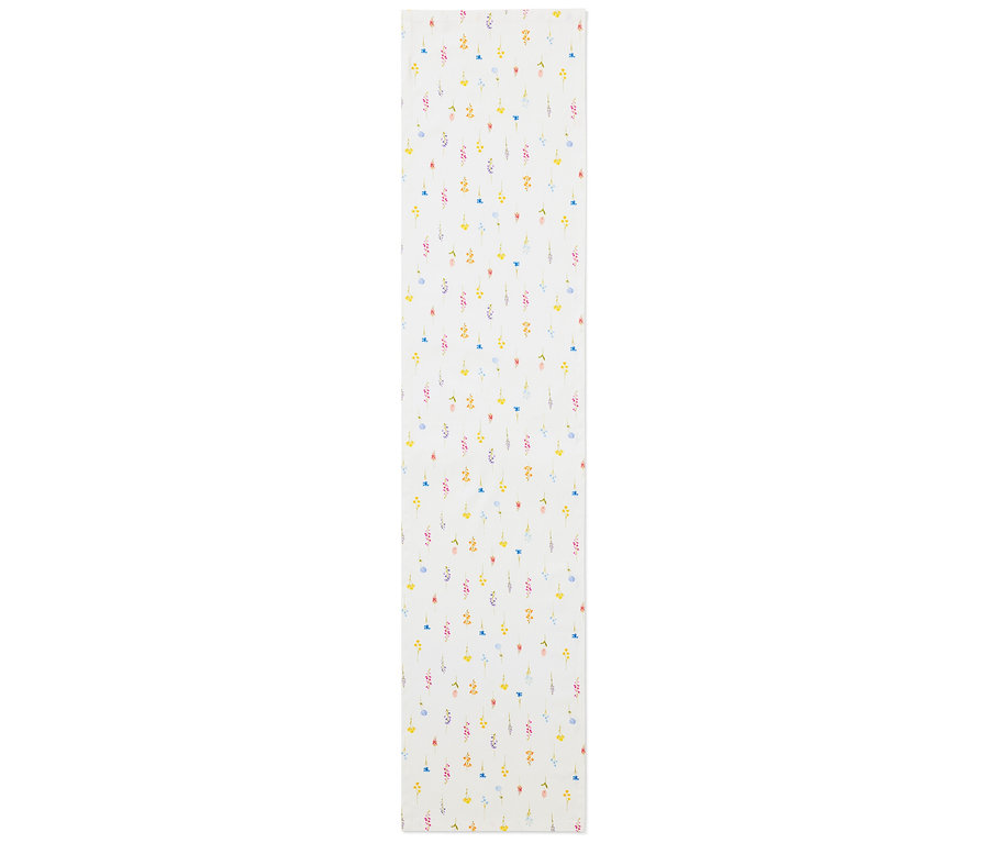 Bieżnik ze wzorem kwiatowym w kolorach żółtym, niebieskim, różowym i czerwonym na białym tle.