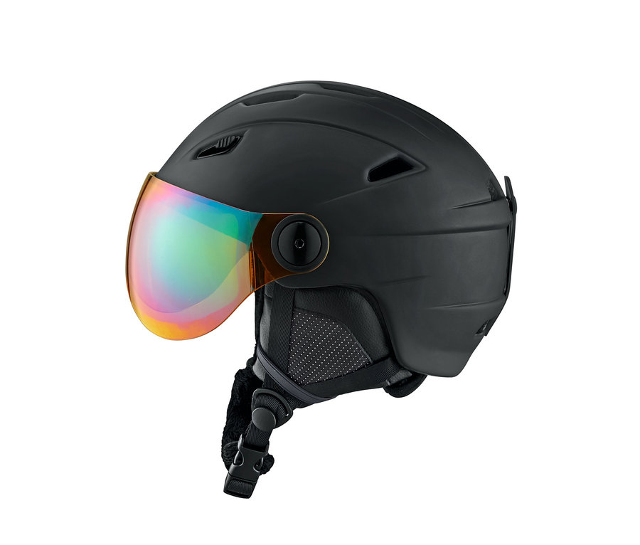 Czarny kask narciarski i snowboardowy typu hardshell z wizjerem.