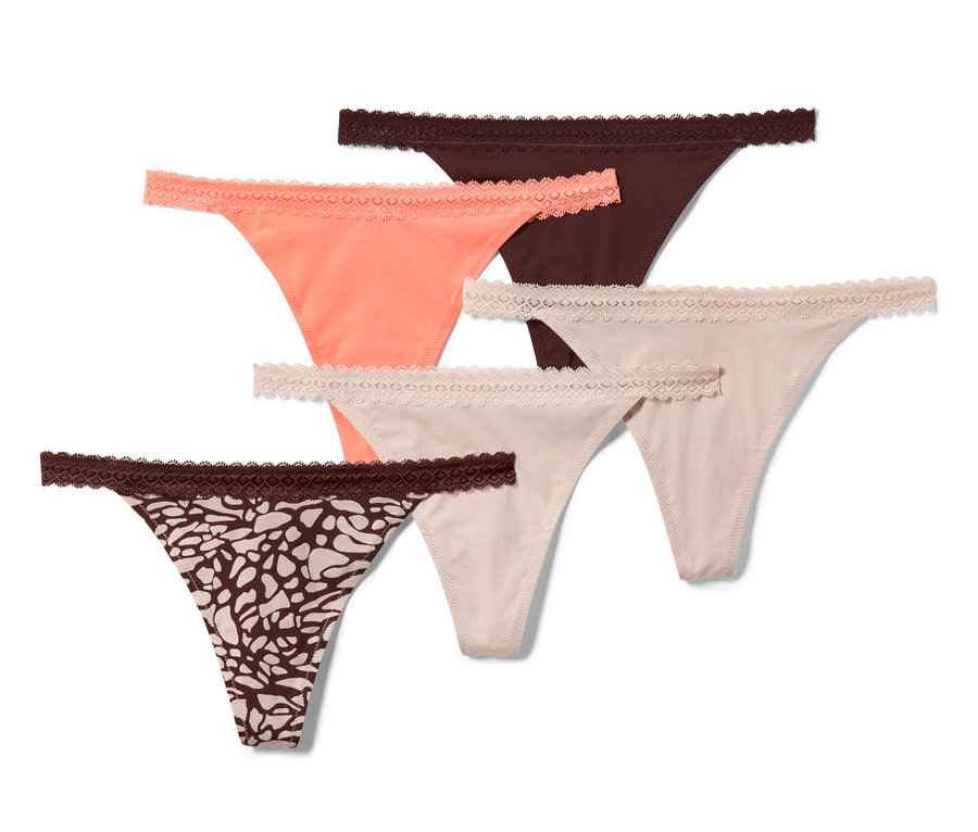 Pięć stringów z koronką w kolorach: brązowym, łososiowym i beżowym.