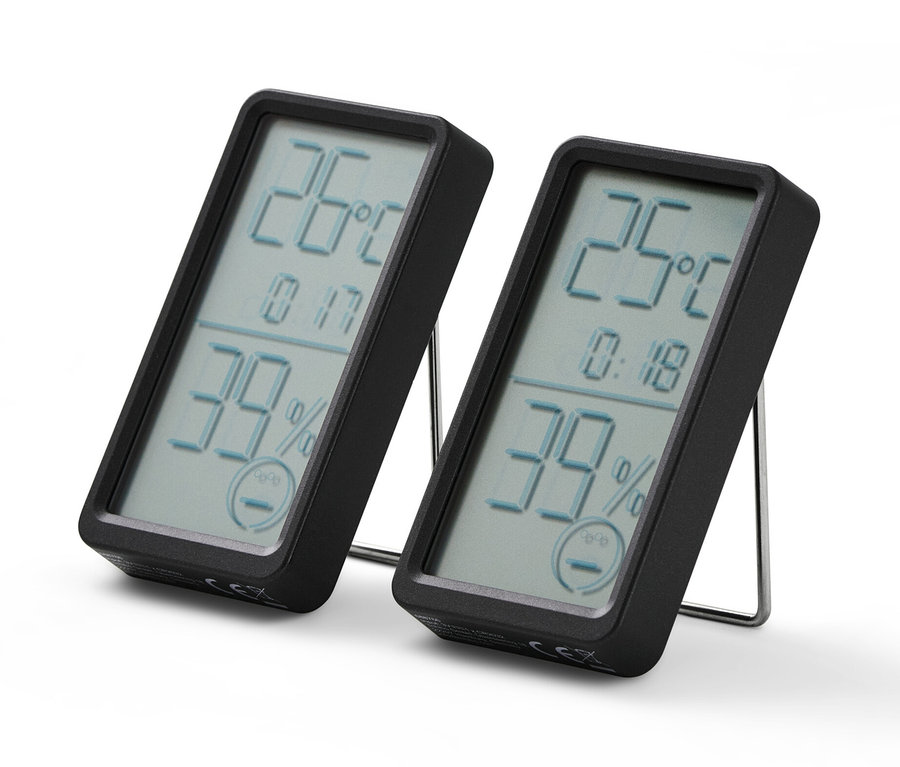 Dwa czarne termometry pokojowe z wyświetlaczem cyfrowym pokazują temperaturę i wilgotność.