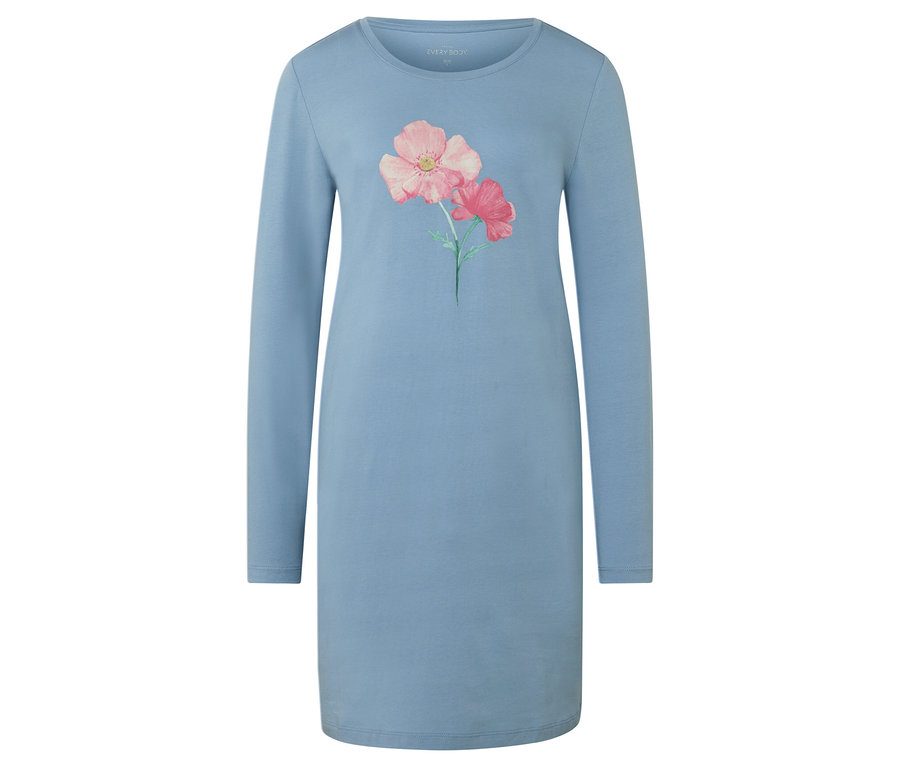 Niebieska koszula nocna z kwiatowym wzorem.