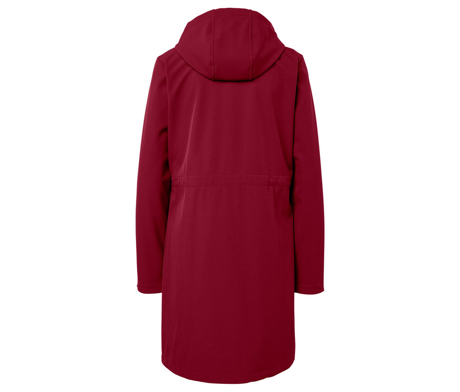 Widok z tyłu bordowej kurtki softshell z kapturem.
