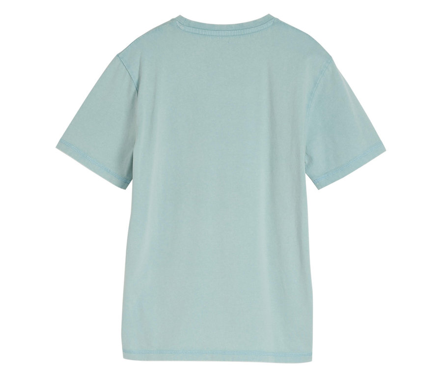 Widok z tyłu jasnoniebieskiej koszulki dziecięcej Tom Tailor Basic z efektem acid wash.