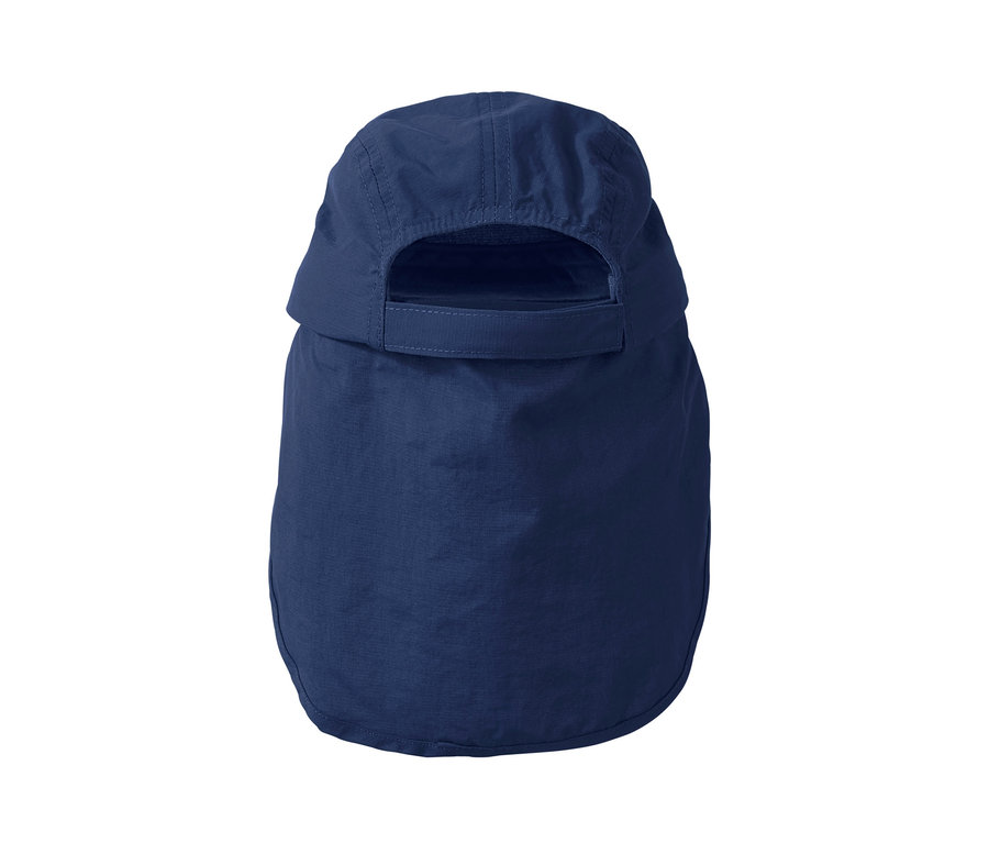 Detale tyłu niebieskiej Dziecięcej czapki z daszkiem i osłoną na kark.