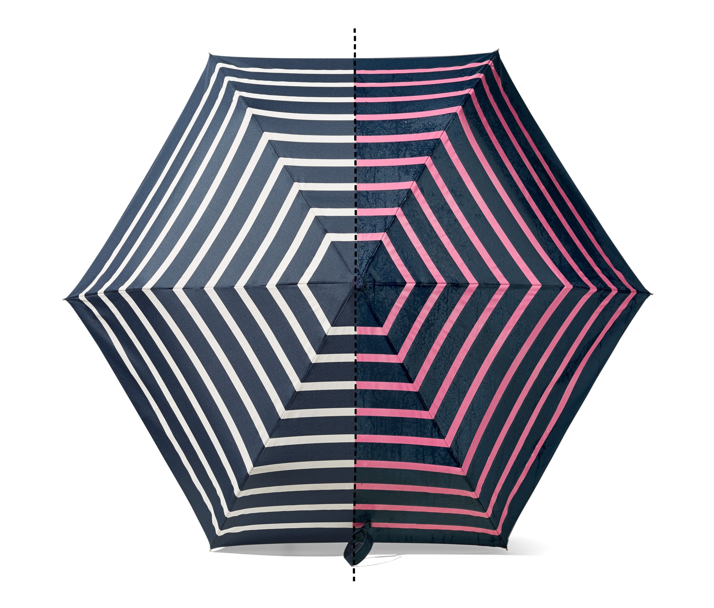 Szczegółowy widok z góry otwartego parasola w paski zmieniającego kolor z naprzemiennymi białymi i różowymi paskami na granatowym tle.