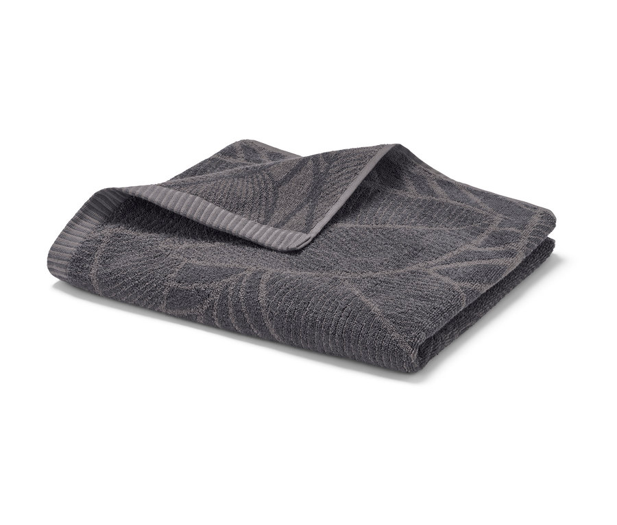 Złożony żakardowy ręcznik kąpielowy w kolorze antracytowym.