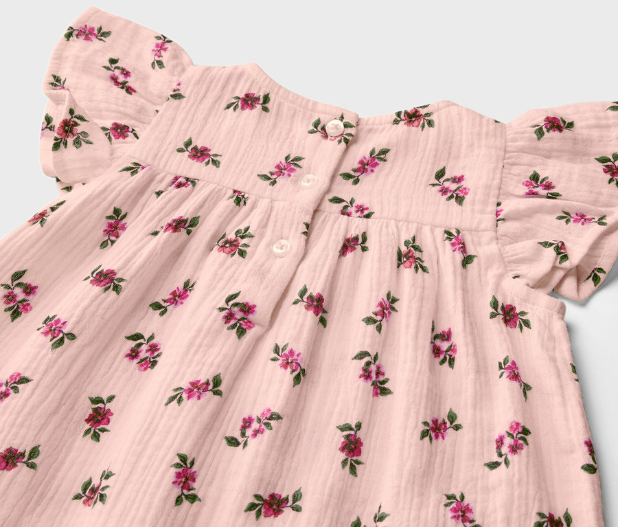 Muślinowa sukienka w kwiatowy wzór.