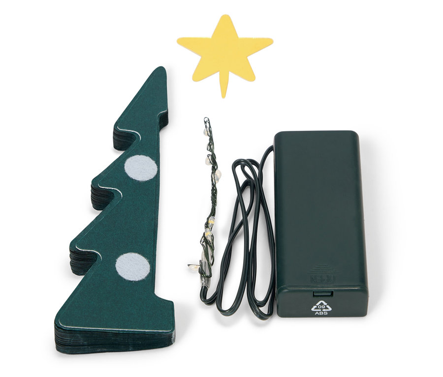 Rozłożona choinka z gwiazdą, światełkami i pojemnikiem na baterie.