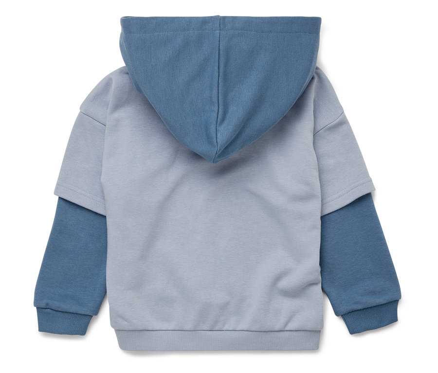 Widok z tyłu dwukolorowej bluzy z kapturem w kolorze niebieskim i jasnoniebieskim.