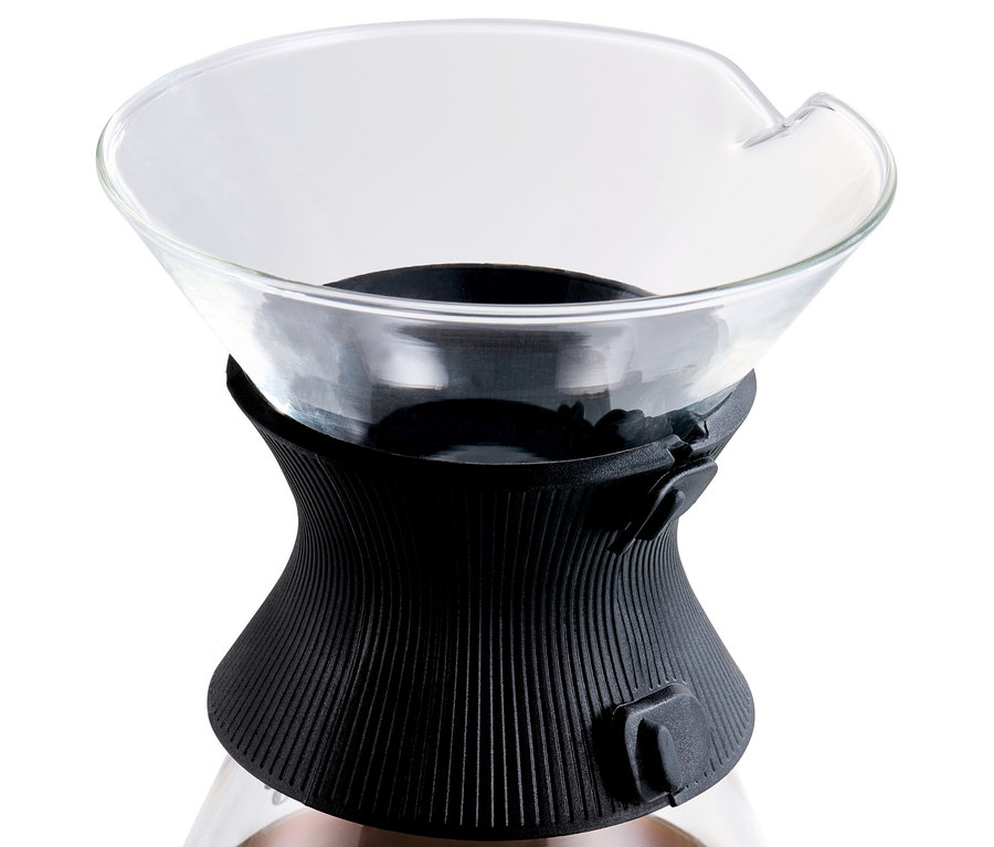 Szczegół szklanej karafki BEEM Pour Over, 0,75 l z czarnym plastikowym uchwytem.
