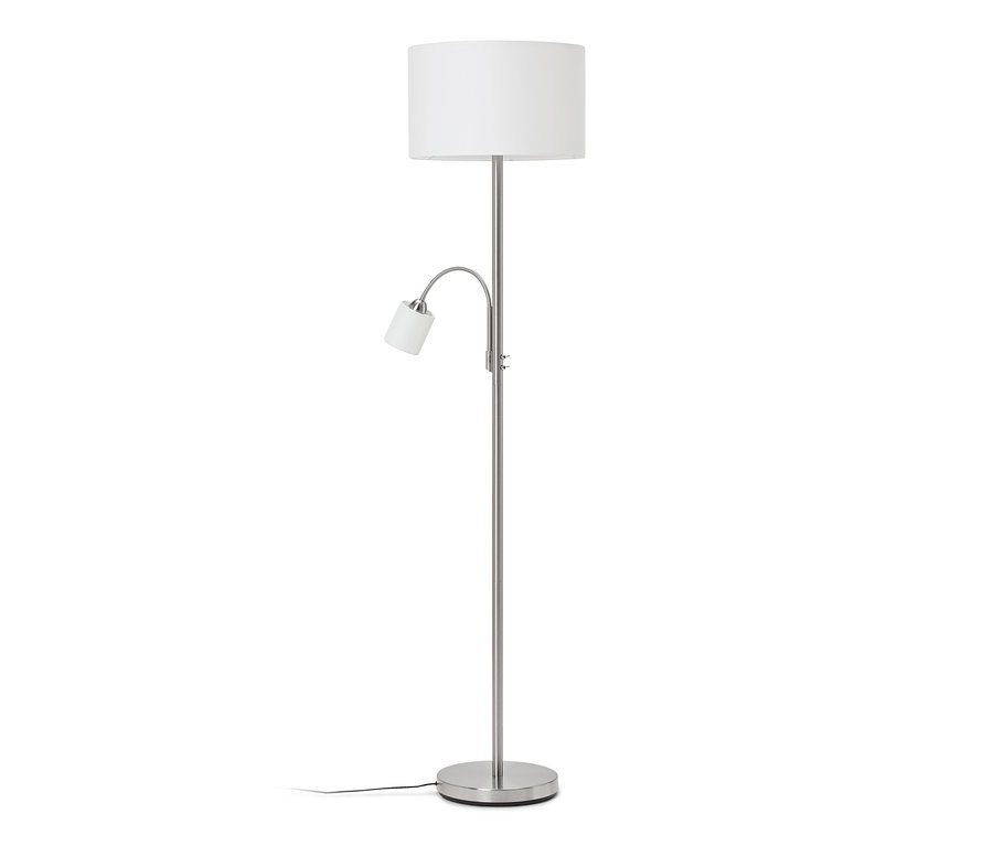 Srebrna lampa podłogowa z dużym białym cylindrycznym abażurem i mniejszą, regulowaną lampką do czytania z białym abażurem, stojąca na okrągłej podstawie.