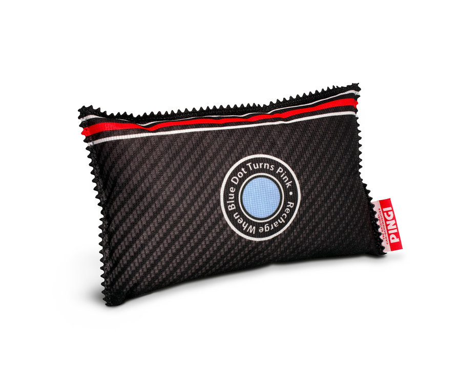 Samochodowy pochłaniacz wilgoci Pingi o wadze 300 g leży na białym tle.