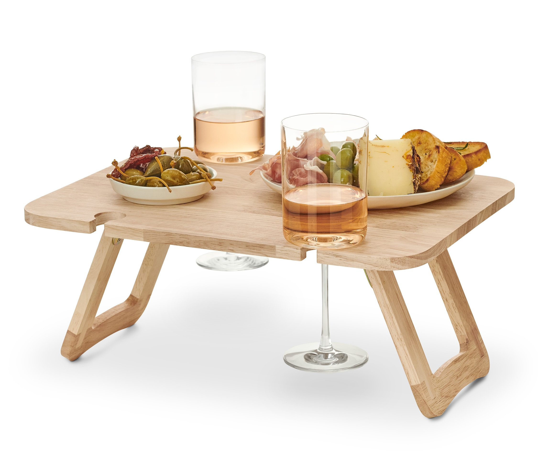 Stolik piknikowy z jedzeniem i piciem.