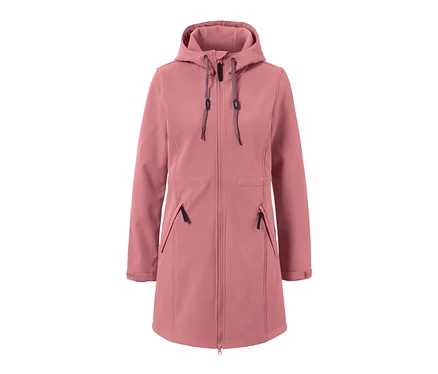 Różowy płaszcz softshell z kapturem, zamkiem błyskawicznym i kieszeniami.