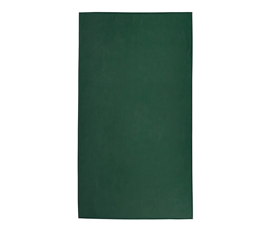 Zielony obrus z organzy, ok. 150 x 275 cm.