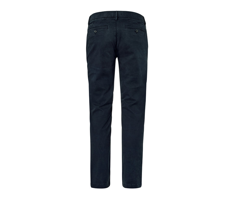 Widok z tyłu granatowych spodni chinosów.