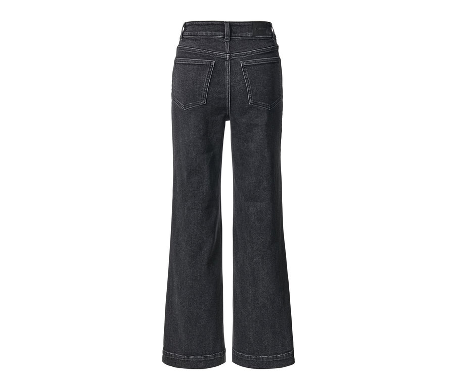 Widok z tyłu na szerokie spodnie dżinsowe – fason „Viki”.