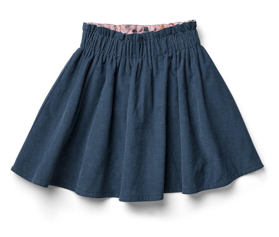 Niebieska spódnica sztruksowa z kwiatowym pasem.