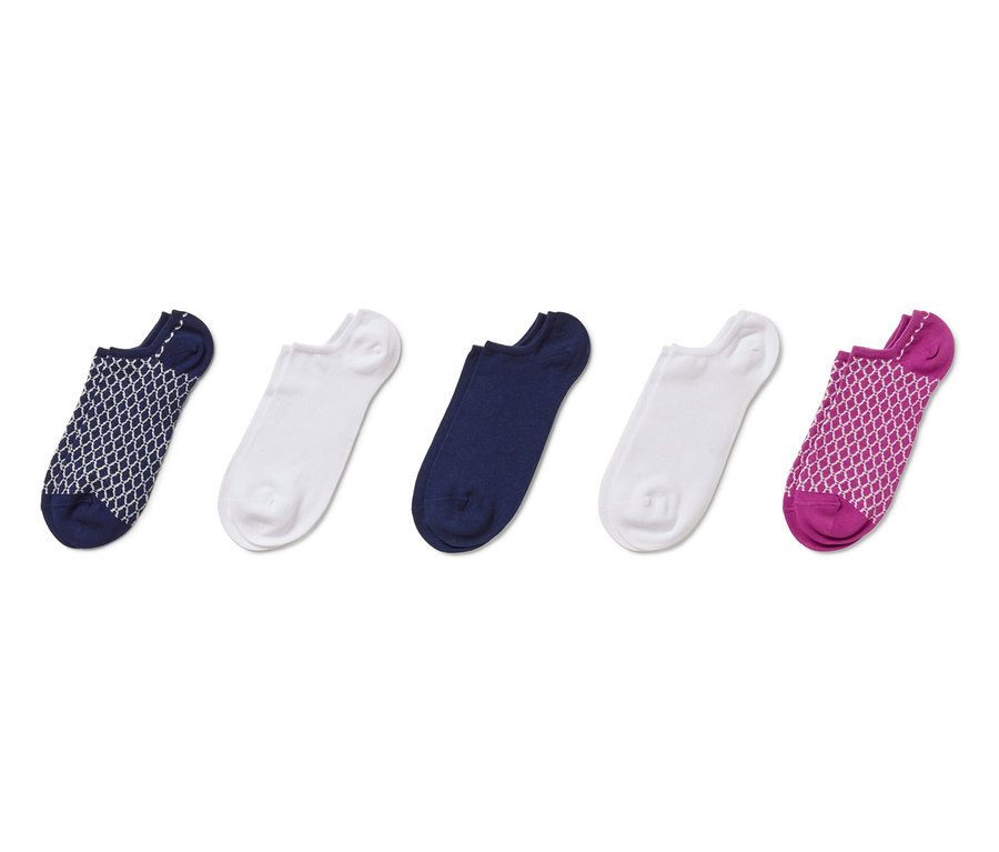 Pięć par skarpet stopek w różnych kolorach.