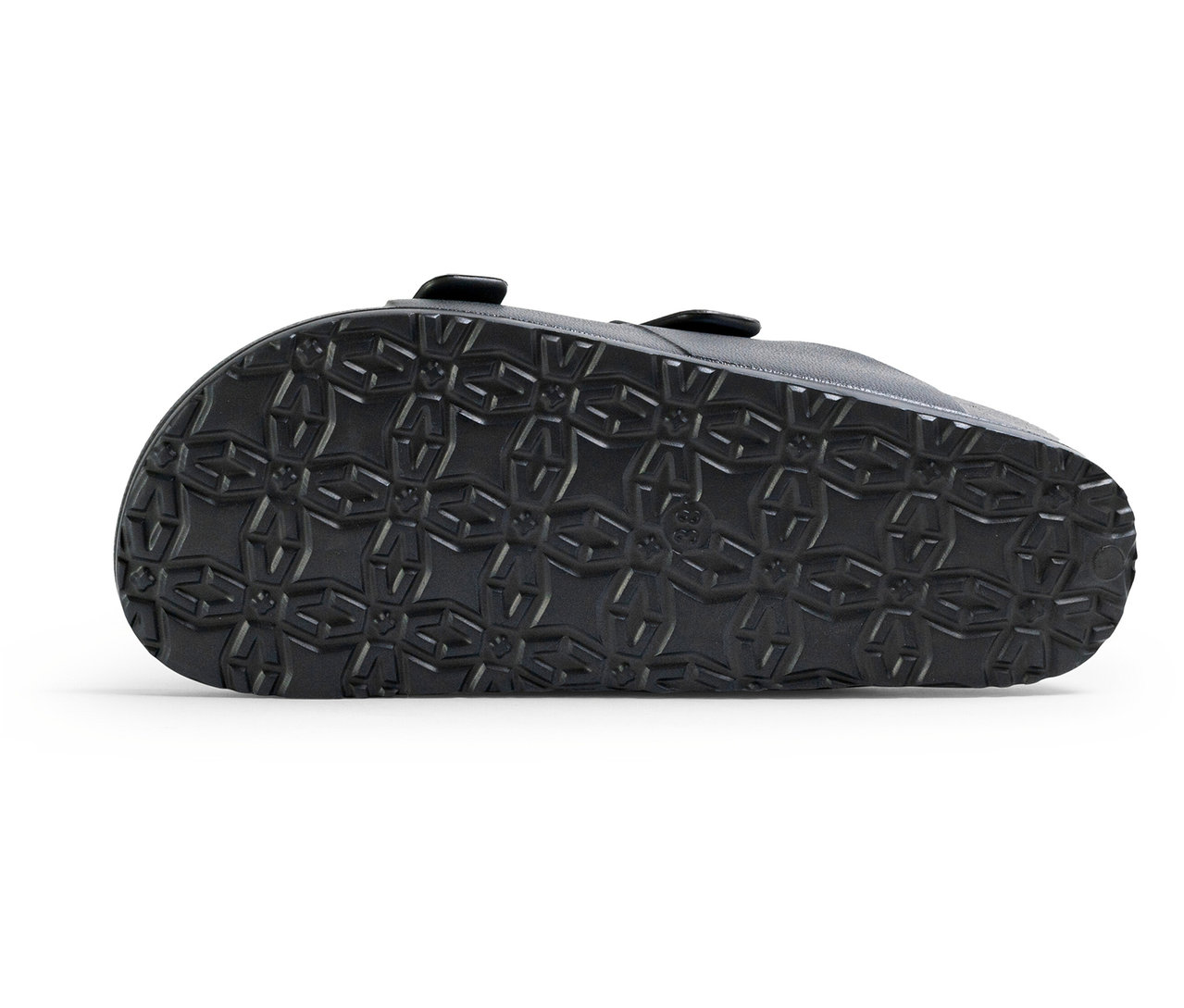 Podeszwa czarnego damskiego kapcia FILA Matero z wzorem krzyży i kwadratów.