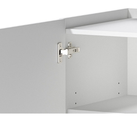 Szczegół białej szafki z zawiasami.