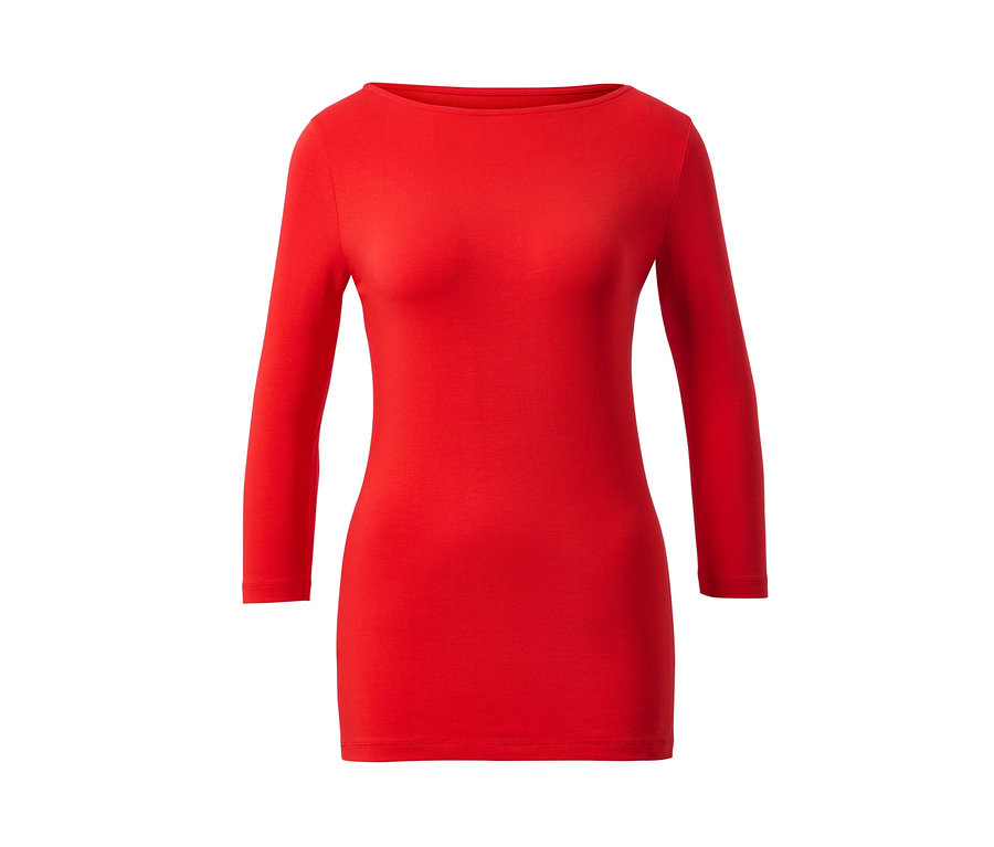 Czerwona bluzka z rękawami o długości 3/4.