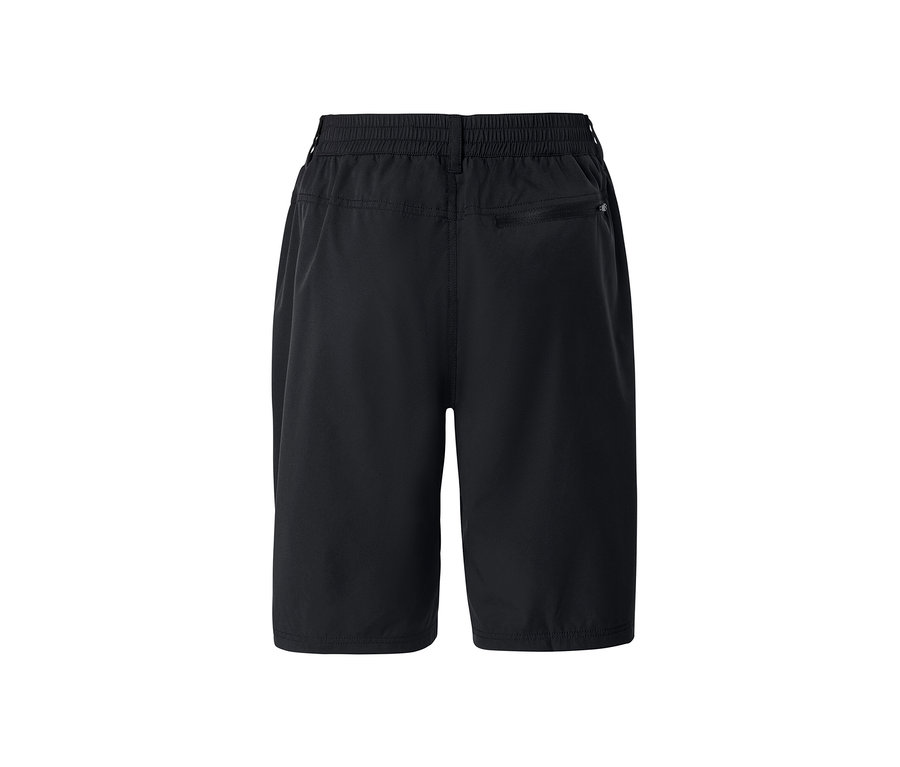 Czarne szorty funkcyjne z softshellu.