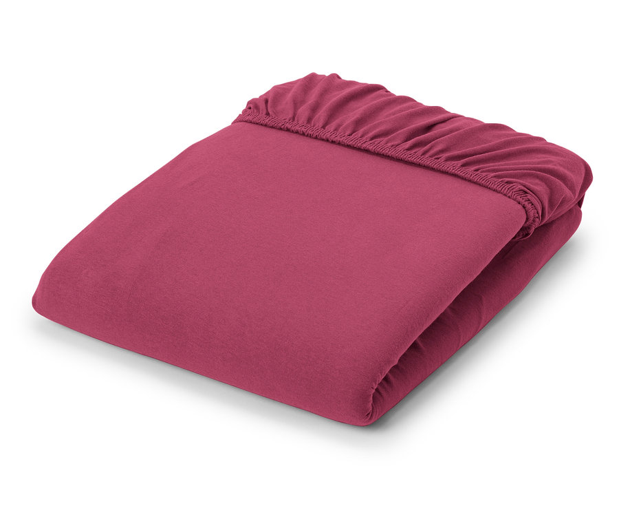 Złożone dżersejowe prześcieradło z gumką w kolorze jagodowym.