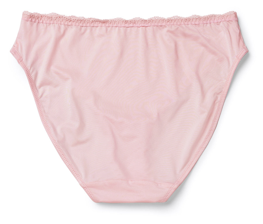 Różowe majtki damskie z koronką leżą na białym tle.