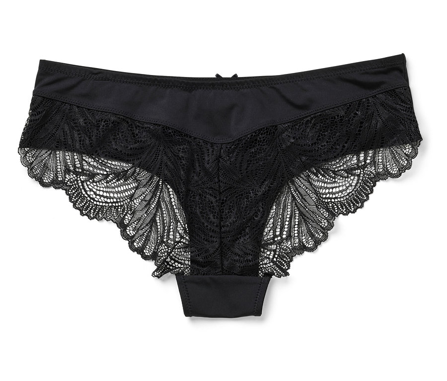 Czarne damskie majtki z kwiatowymi koronkowymi detalami.