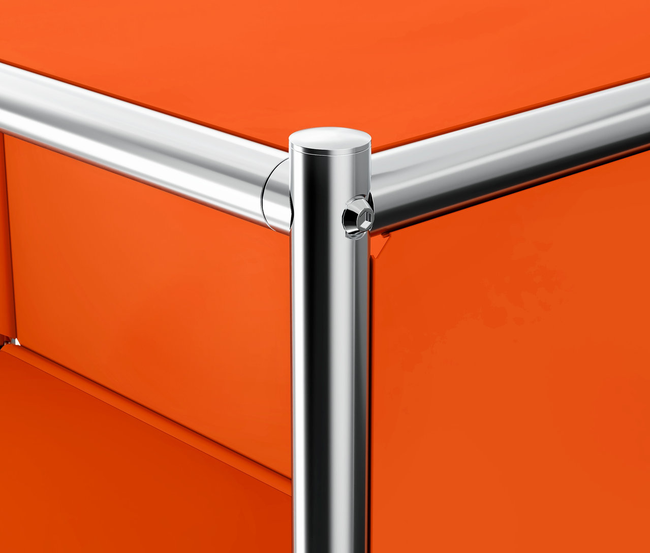 Fragment pomarańczowego kontenera na kółkach „CN3” z 3 szufladami.