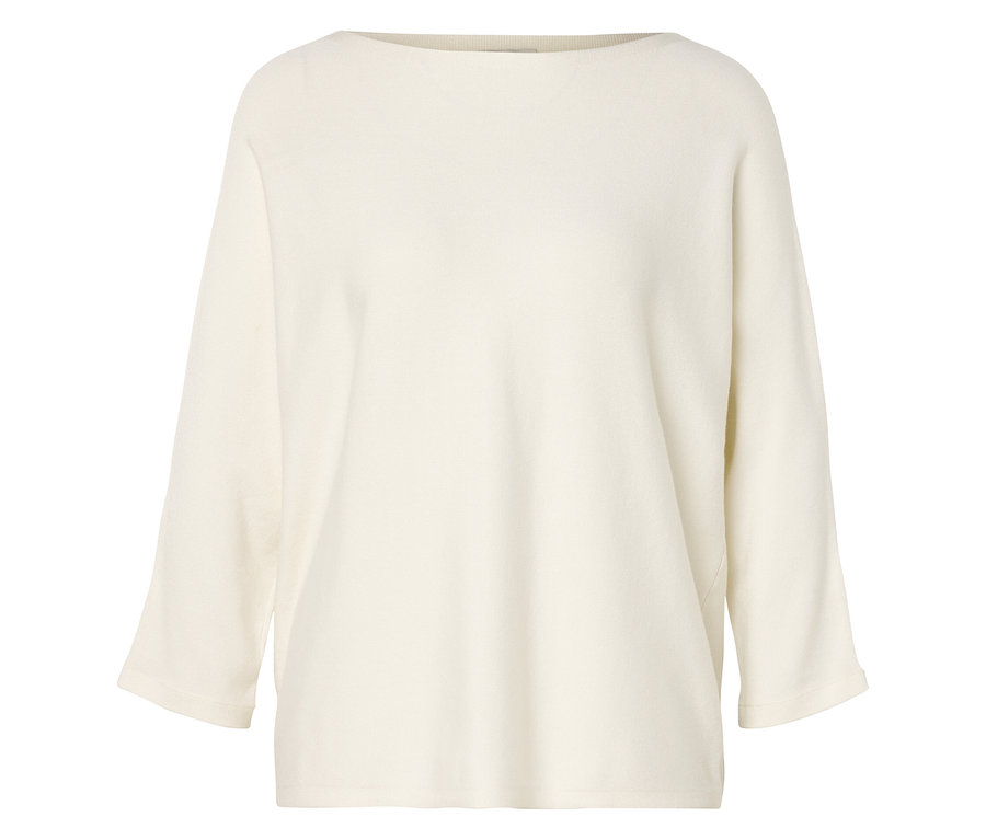 Kremowy sweter z dekoltem w łódkę i rękawami trzy czwarte leży płasko.