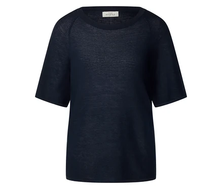 Niebieski T-shirt z krótkim rękawem i okrągłym dekoltem.