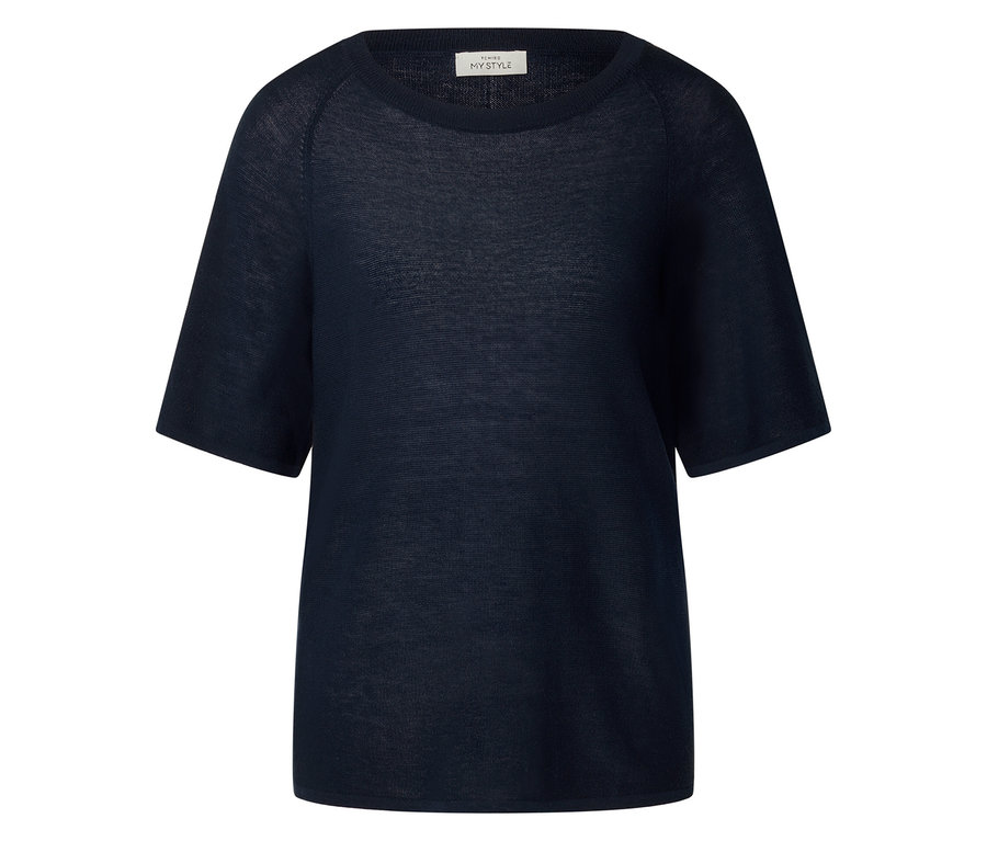 Niebieski T-shirt z krótkim rękawem i okrągłym dekoltem.