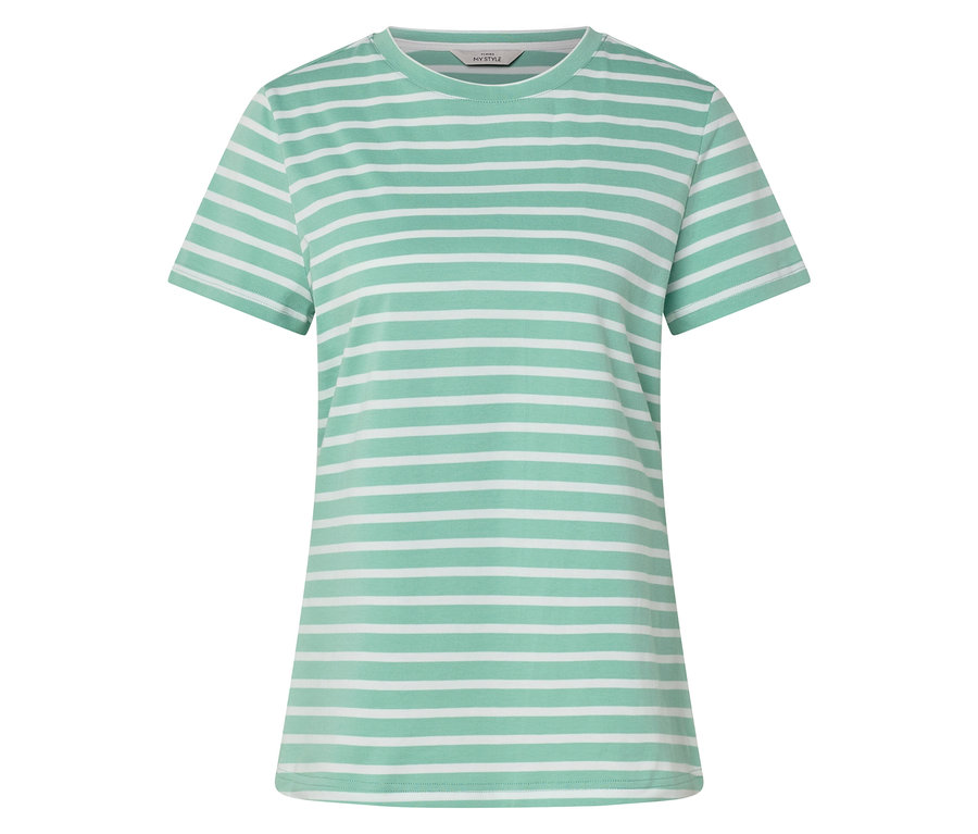 Pasiasta, jasnozielono-biała koszulka leży na białej powierzchni.