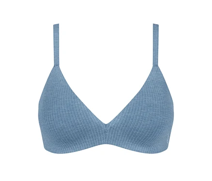 Jasnoniebieski biustonosz typu bralette z prążkowanego materiału, z miękkimi miseczkami i cienkimi ramiączkami.