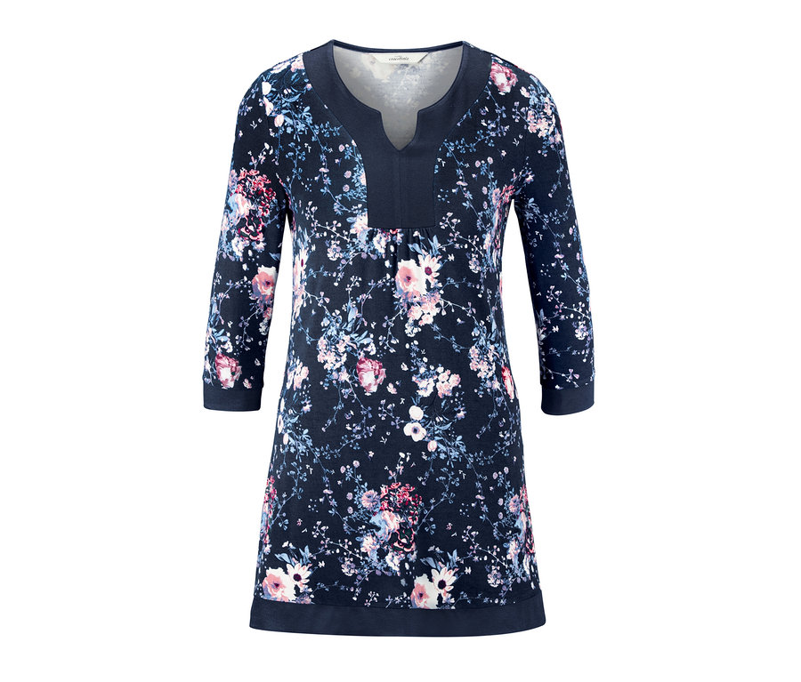 Wzorzysta tunika z kwiatowym motywem na ciemnym tle.